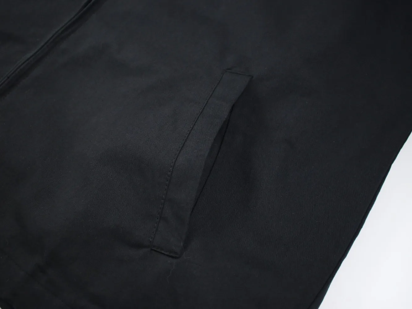 🅿️350 Ralph Lauren's new 2024 classic old money style stand collar executive zipper jacket 1️⃣Selected from high-quality original developed pure cotton fabrics, with customized plaid lining inside, the overall wear effect is very soft and comfortable, 2️⃣The workmanship details are perfectly controlled, the chest is exquisitely embroidered with small logos, and the dropped shoulders are made of unique splicing technology to highlight your personality! The version is simple but not simple! 3️⃣ Complete with tag accessories, unisex design, and a very versatile jacket for men and women! Color: black, navy, khaki, green Size: S, M, L, XL